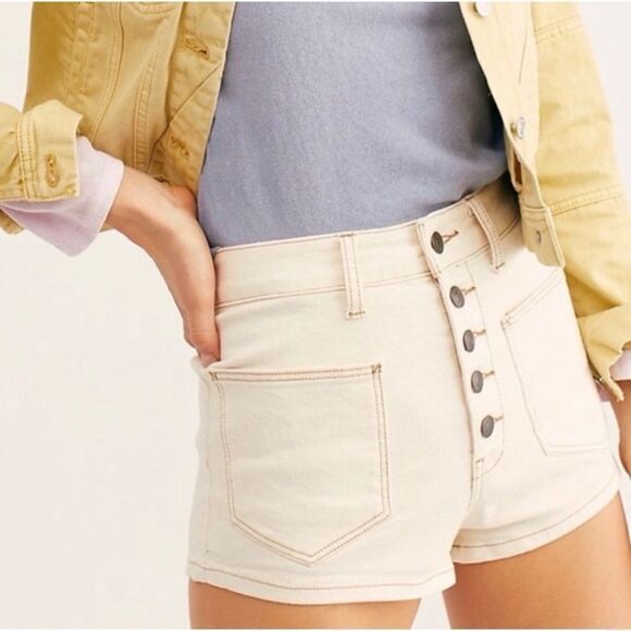 NWT Free People x We The Free Bridgette Button Fly Denim Shorts in Ecru, Size 24 - Picture 4 of 15